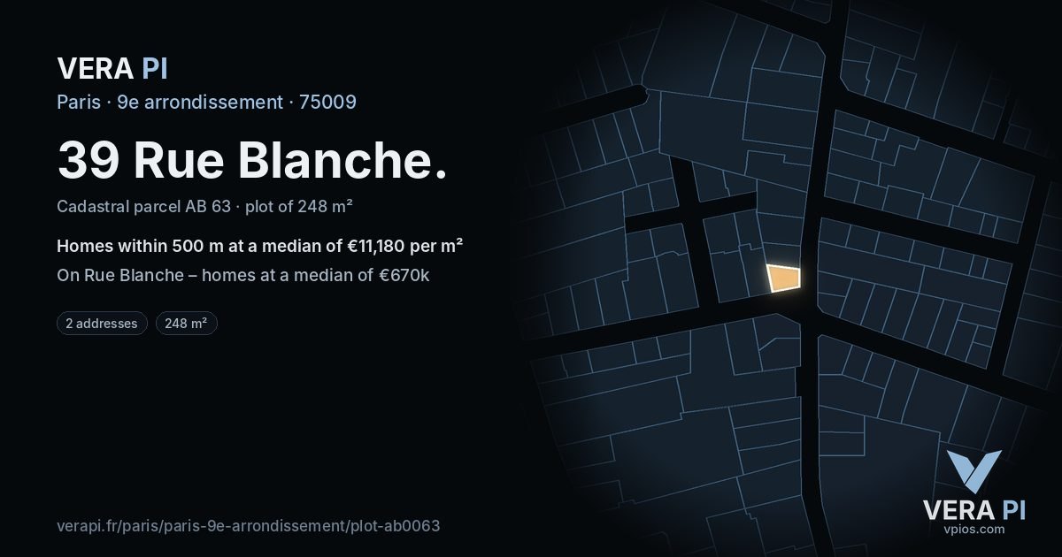 39 Rue Blanche, 9e arrondissement at night – the plot lit, the parcels around coloured by the prices near them