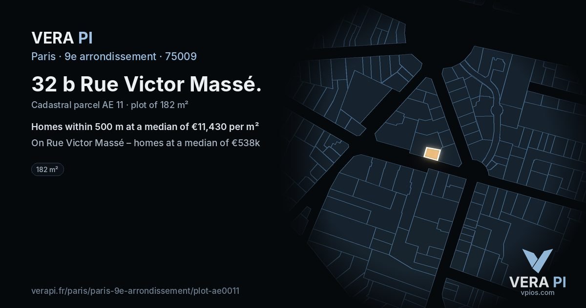 32 b Rue Victor Massé, 9e arrondissement at night – the plot lit, the parcels around coloured by the prices near them