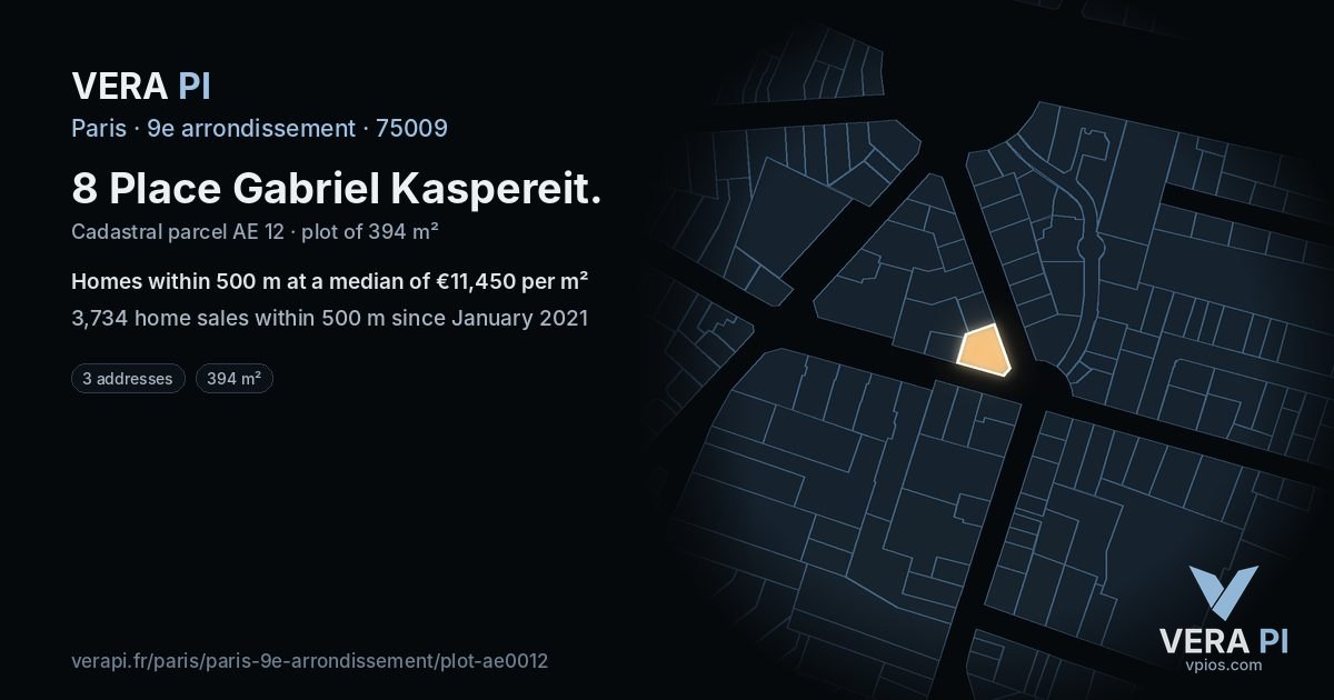 8 Place Gabriel Kaspereit, 9e arrondissement at night – the plot lit, the parcels around coloured by the prices near them
