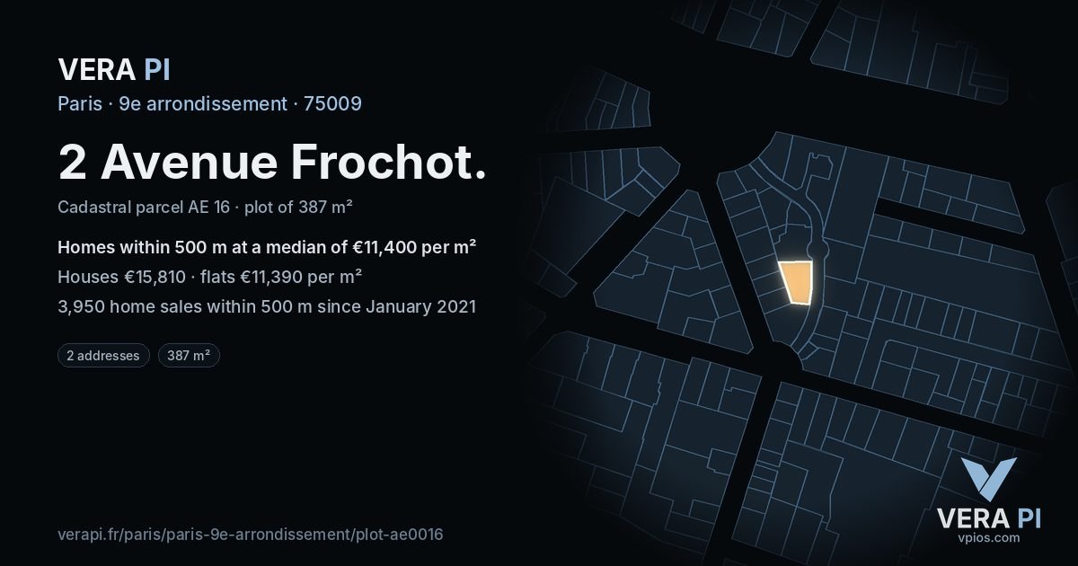 2 Avenue Frochot, 9e arrondissement at night – the plot lit, the parcels around coloured by the prices near them