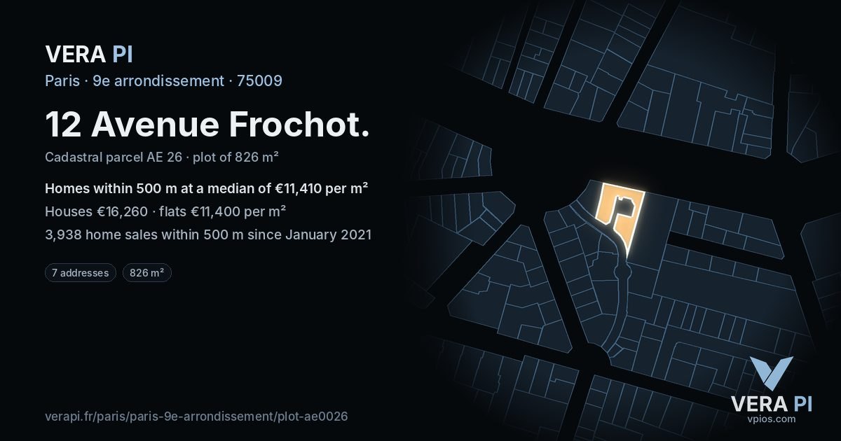 12 Avenue Frochot, 9e arrondissement at night – the plot lit, the parcels around coloured by the prices near them