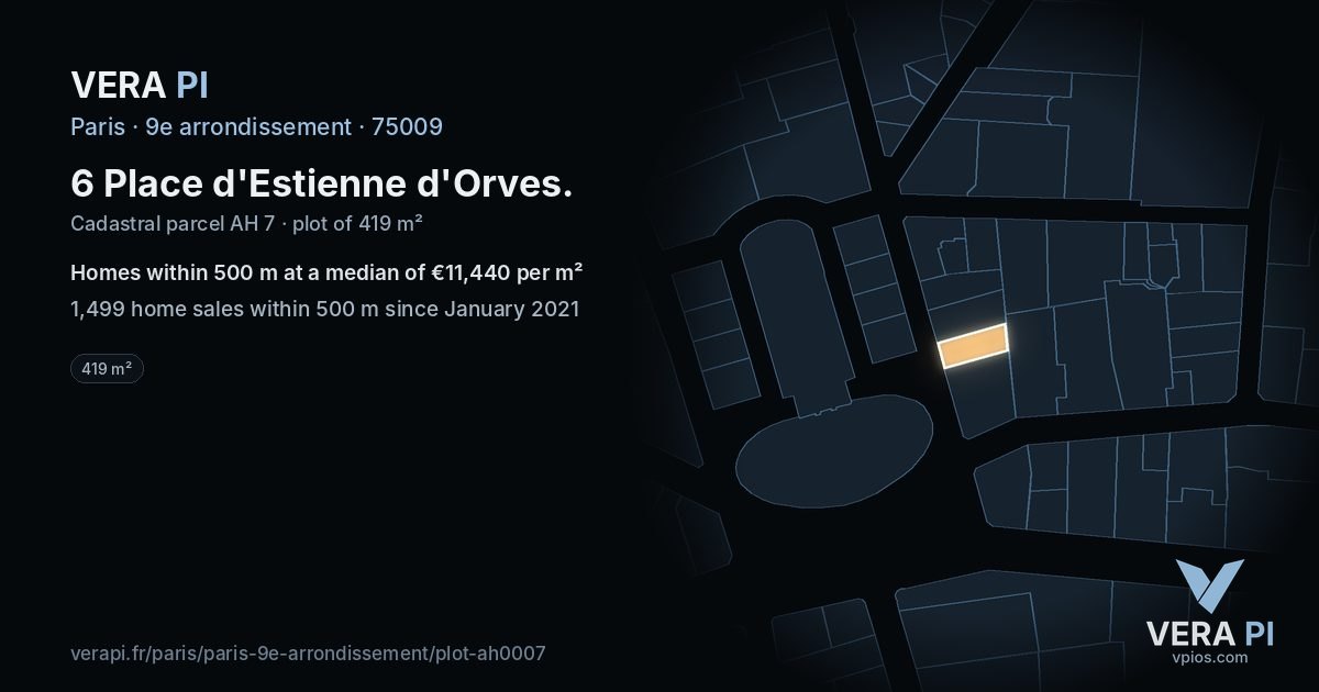 6 Place d'Estienne d'Orves, 9e arrondissement at night – the plot lit, the parcels around coloured by the prices near them