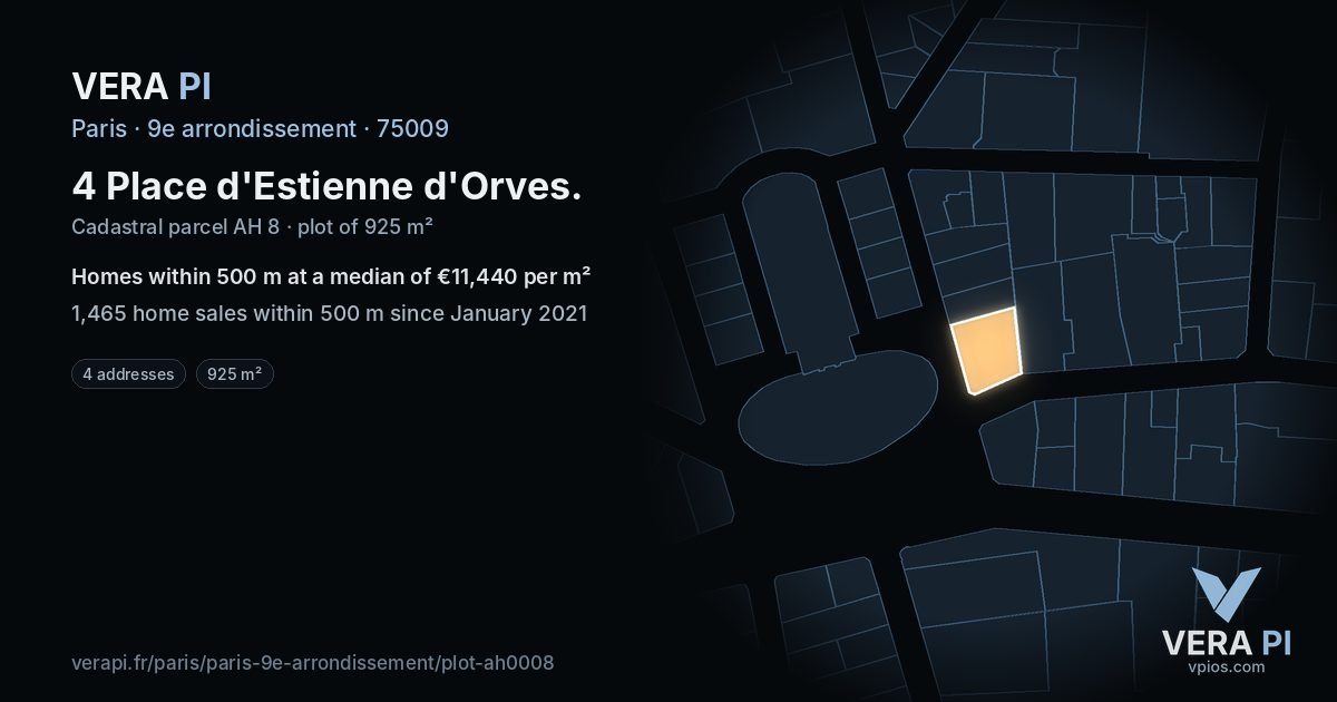 4 Place d'Estienne d'Orves, 9e arrondissement at night – the plot lit, the parcels around coloured by the prices near them