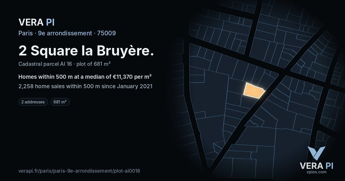 2 Square la Bruyère, 9e arrondissement at night – the plot lit, the parcels around coloured by the prices near them