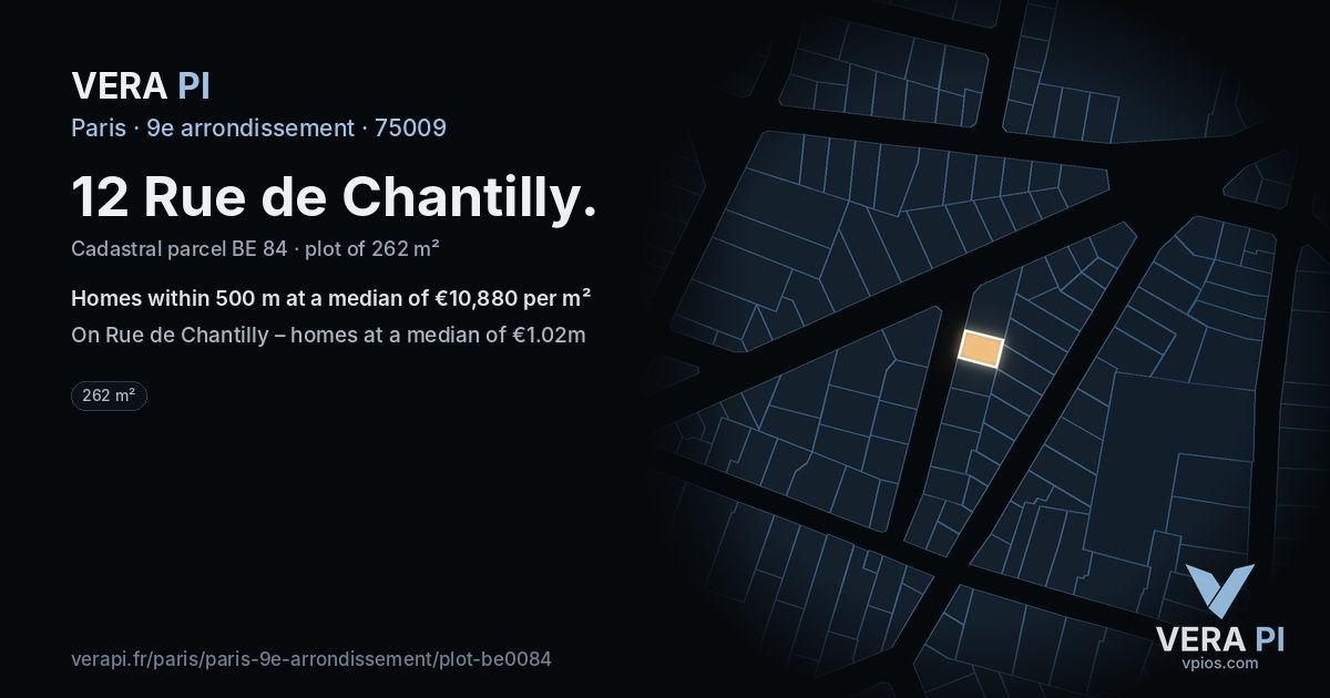 12 Rue de Chantilly, 9e arrondissement at night – the plot lit, the parcels around coloured by the prices near them