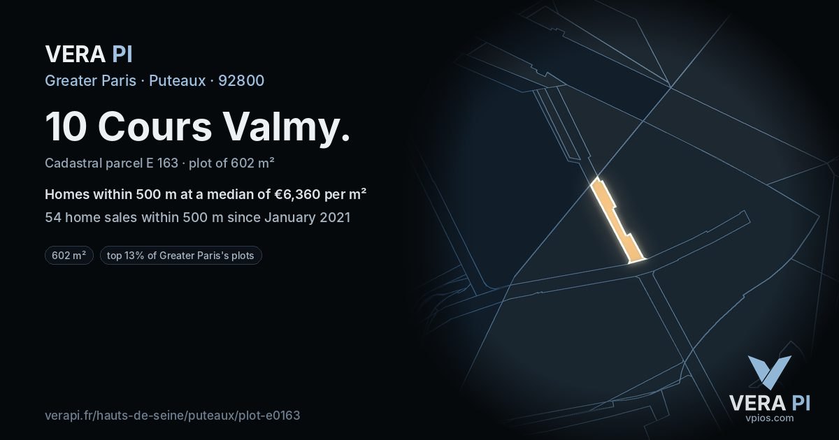 10 Cours Valmy, Puteaux at night – the plot lit, the parcels around coloured by the prices near them