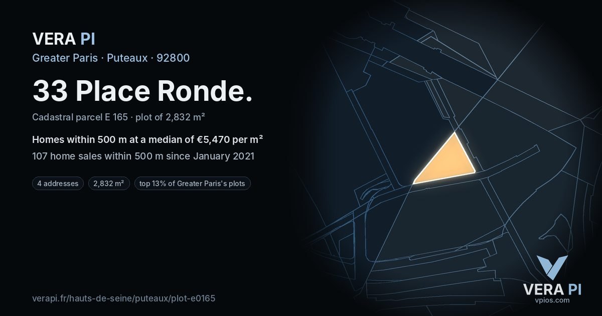 33 Place Ronde, Puteaux at night – the plot lit, the parcels around coloured by the prices near them