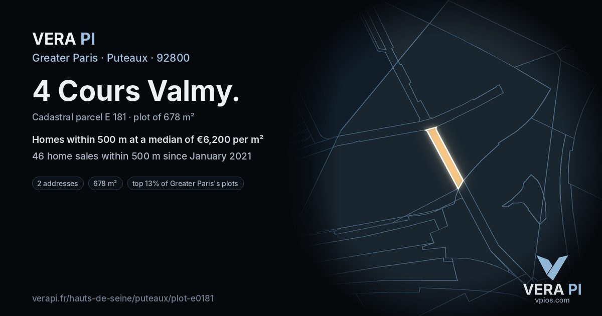 4 Cours Valmy, Puteaux at night – the plot lit, the parcels around coloured by the prices near them