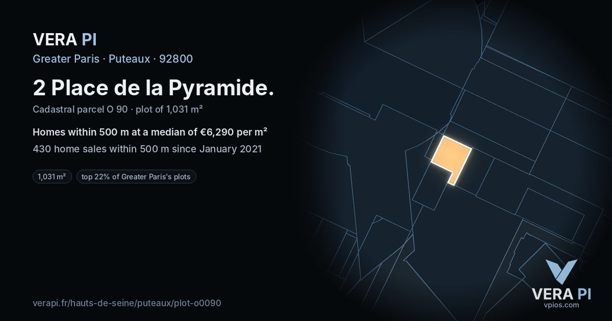 2 Place de la Pyramide, Puteaux at night – the plot lit, the parcels around coloured by the prices near them