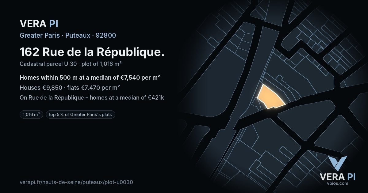 162 Rue de la République, Puteaux at night – the plot lit, the parcels around coloured by the prices near them