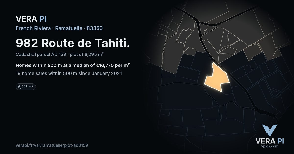 982 Route de Tahiti, Ramatuelle at night – the plot lit, the parcels around coloured by the prices near them
