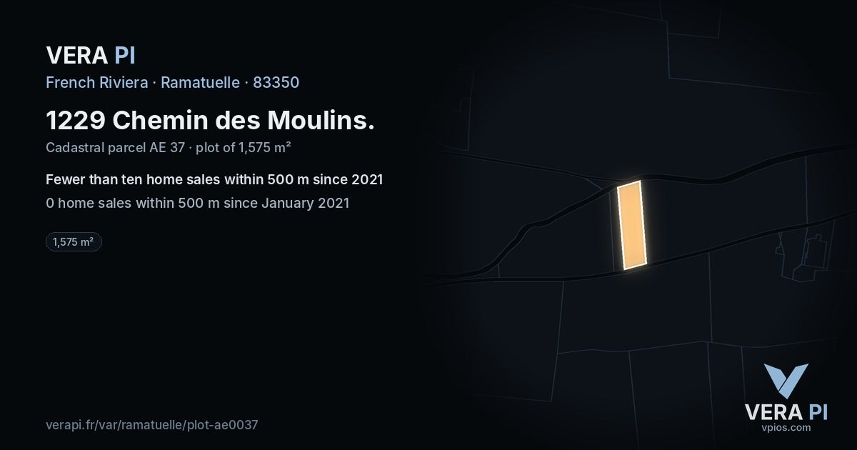 1229 Chemin des Moulins, Ramatuelle at night – the plot lit, the parcels around coloured by the prices near them