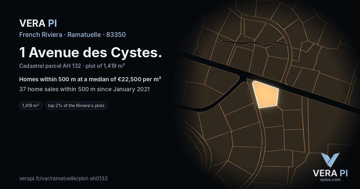1 Avenue des Cystes, Ramatuelle at night – the plot lit, the parcels around coloured by the prices near them