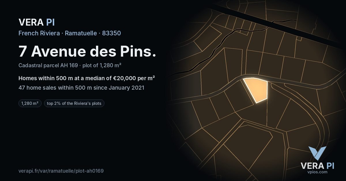 7 Avenue des Pins, Ramatuelle at night – the plot lit, the parcels around coloured by the prices near them
