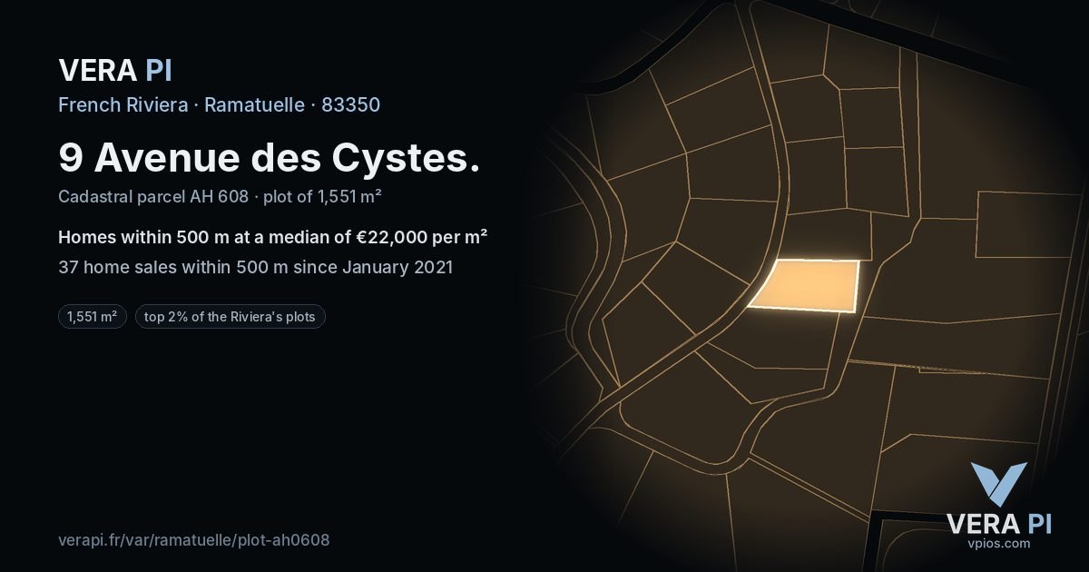 9 Avenue des Cystes, Ramatuelle at night – the plot lit, the parcels around coloured by the prices near them