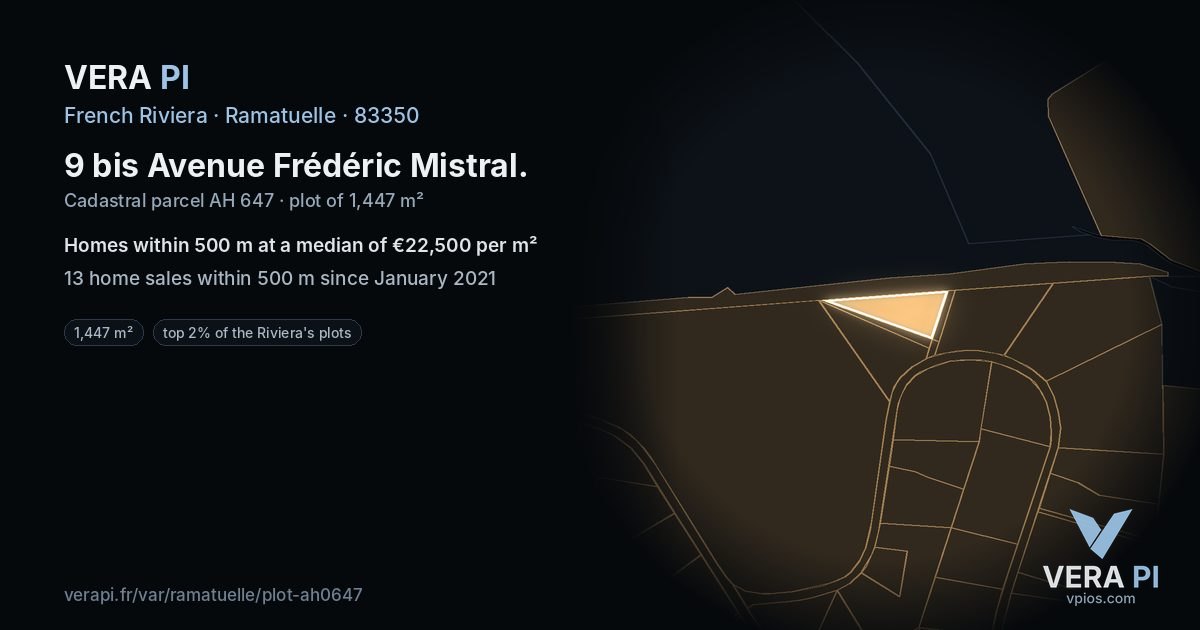 9 bis Avenue Frédéric Mistral, Ramatuelle at night – the plot lit, the parcels around coloured by the prices near them