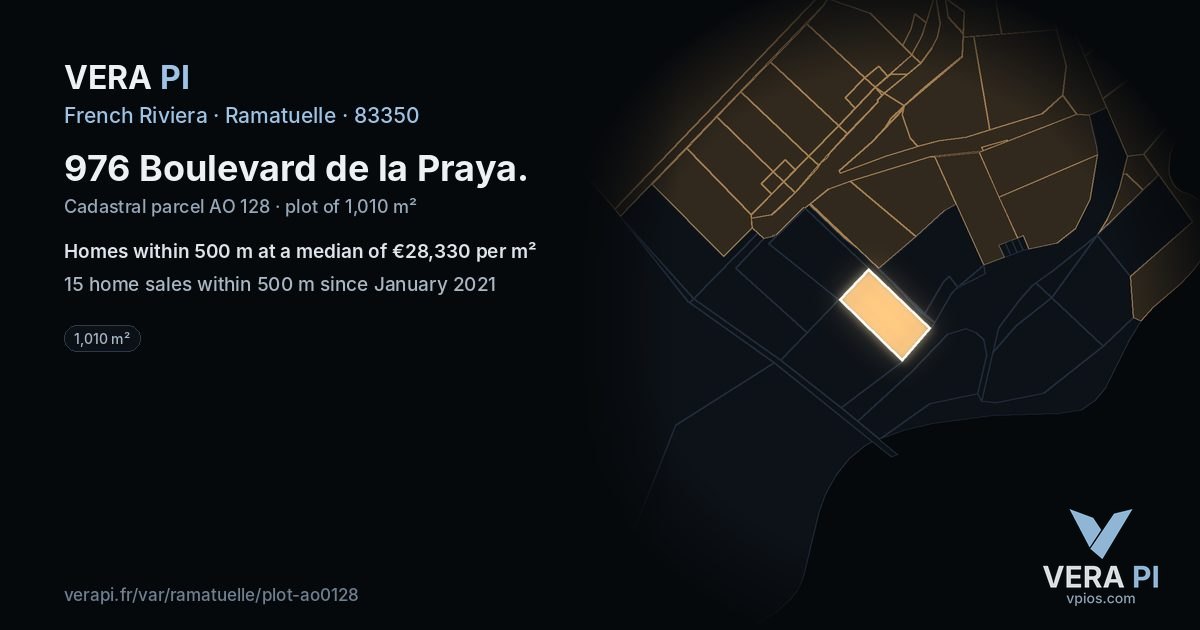 976 Boulevard de la Praya, Ramatuelle at night – the plot lit, the parcels around coloured by the prices near them