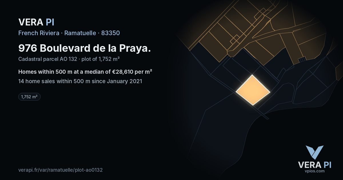 976 Boulevard de la Praya, Ramatuelle at night – the plot lit, the parcels around coloured by the prices near them