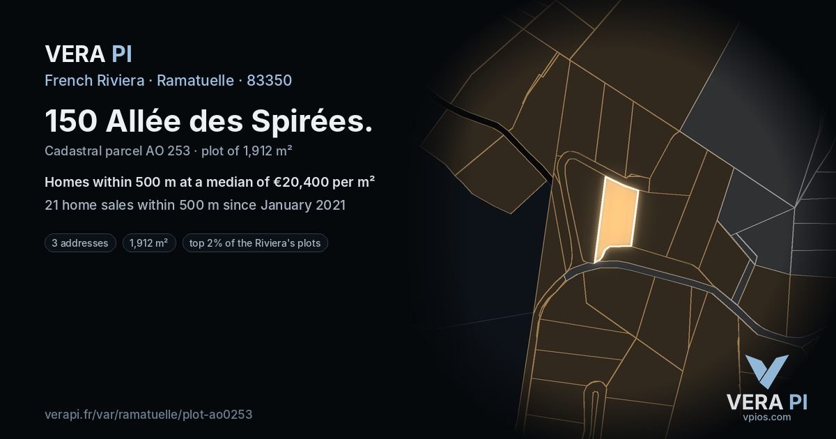 150 Allée des Spirées, Ramatuelle at night – the plot lit, the parcels around coloured by the prices near them