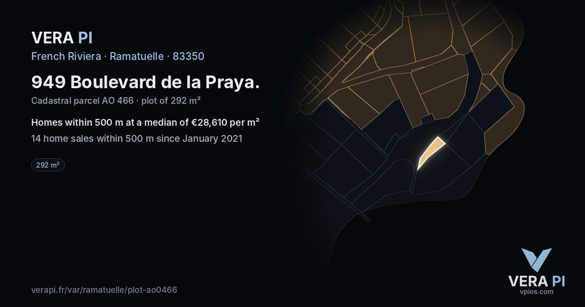 949 Boulevard de la Praya, Ramatuelle at night – the plot lit, the parcels around coloured by the prices near them