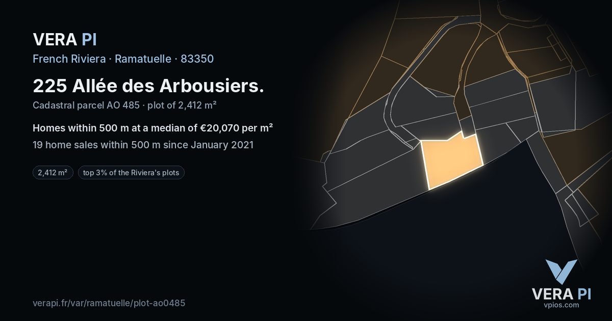 225 Allée des Arbousiers, Ramatuelle at night – the plot lit, the parcels around coloured by the prices near them