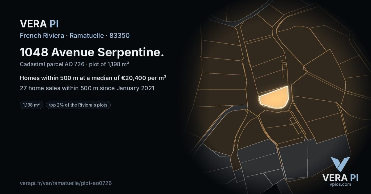 1048 Avenue Serpentine, Ramatuelle at night – the plot lit, the parcels around coloured by the prices near them