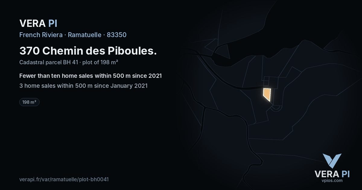 370 Chemin des Piboules, Ramatuelle at night – the plot lit, the parcels around coloured by the prices near them