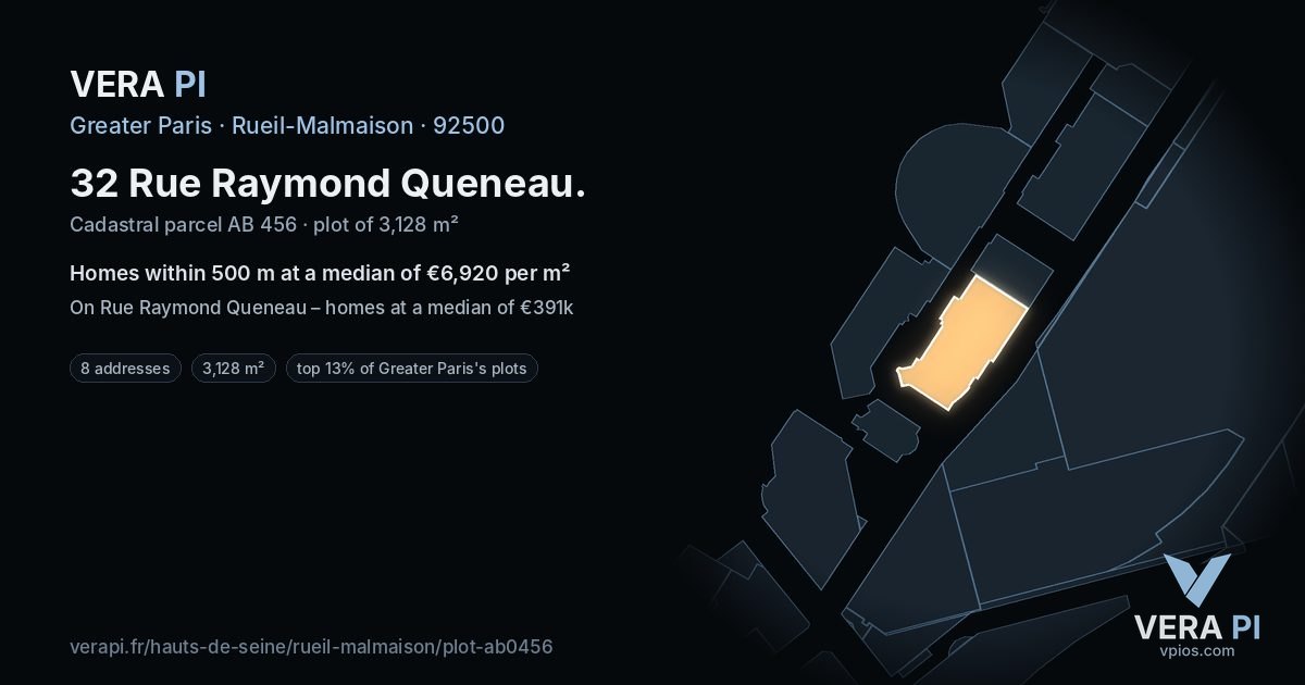 32 Rue Raymond Queneau, Rueil-Malmaison at night – the plot lit, the parcels around coloured by the prices near them