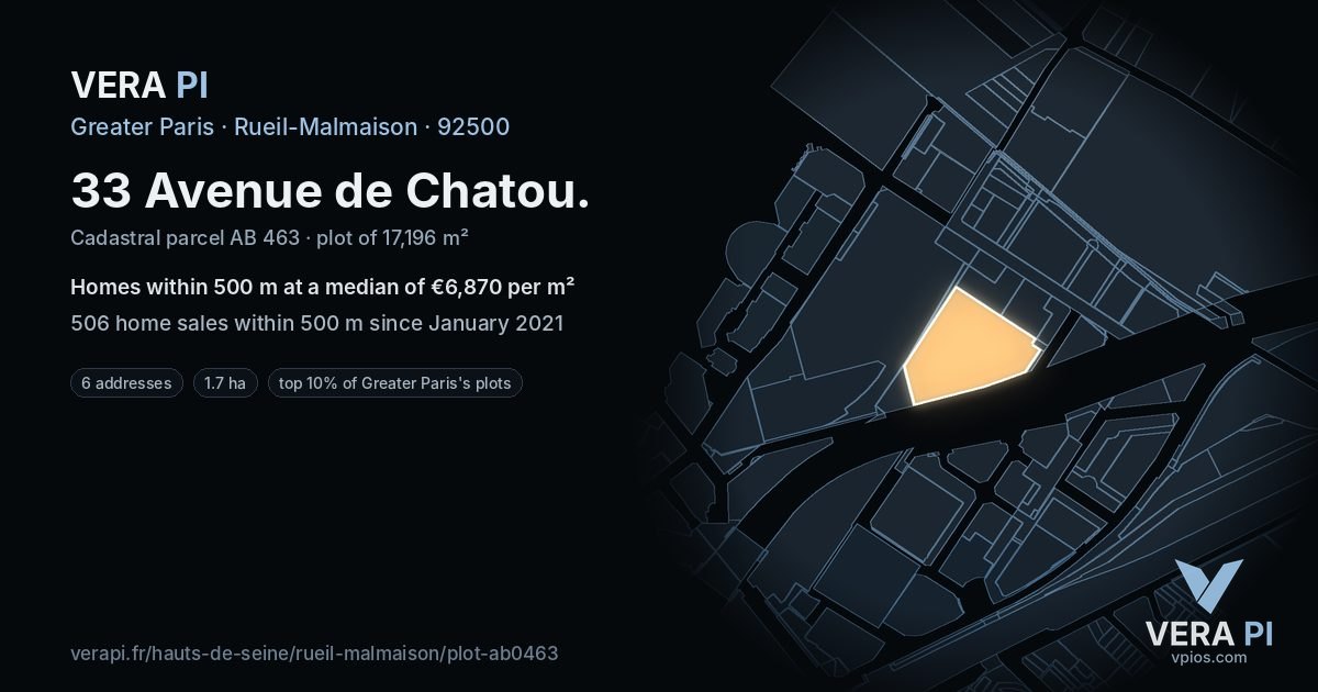 33 Avenue de Chatou, Rueil-Malmaison at night – the plot lit, the parcels around coloured by the prices near them
