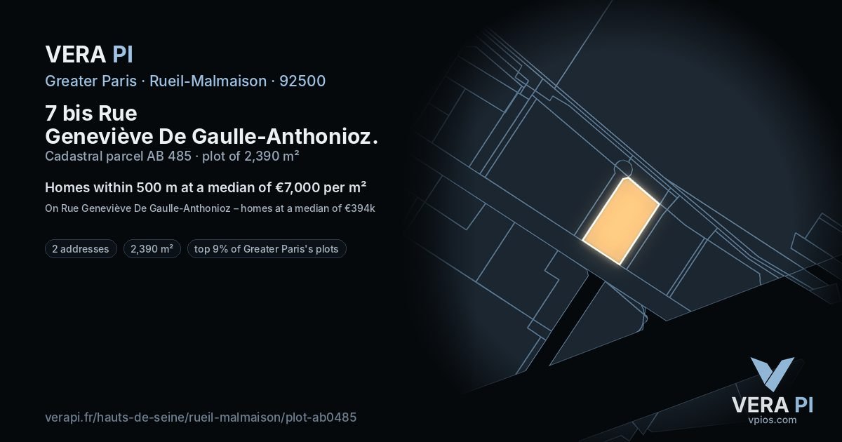 7 bis Rue Geneviève De Gaulle-Anthonioz, Rueil-Malmaison at night – the plot lit, the parcels around coloured by the prices near them