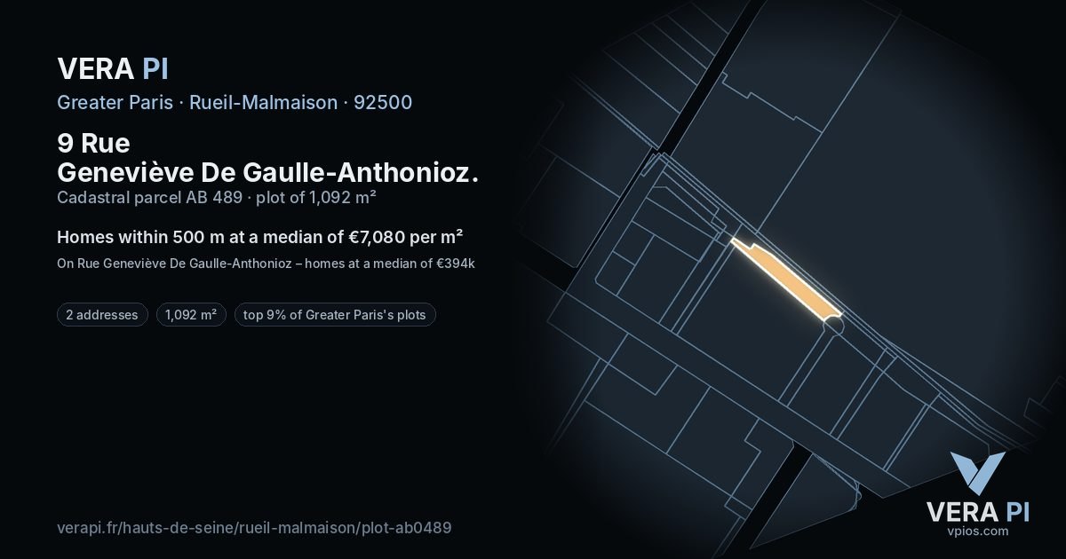 9 Rue Geneviève De Gaulle-Anthonioz, Rueil-Malmaison at night – the plot lit, the parcels around coloured by the prices near them