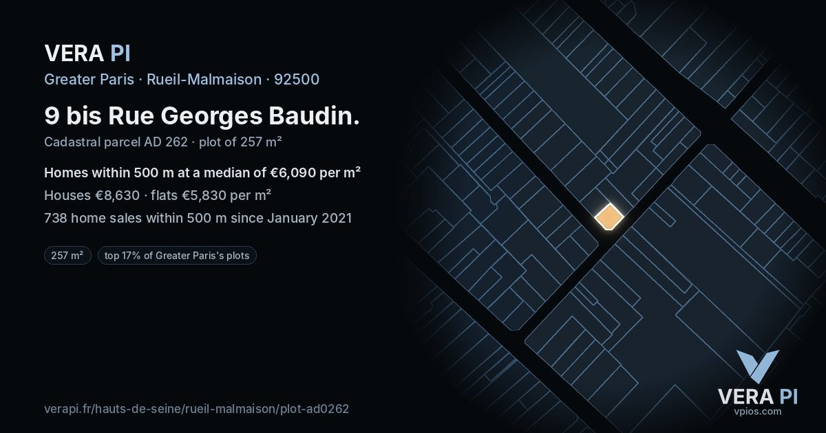 9 bis Rue Georges Baudin, Rueil-Malmaison at night – the plot lit, the parcels around coloured by the prices near them