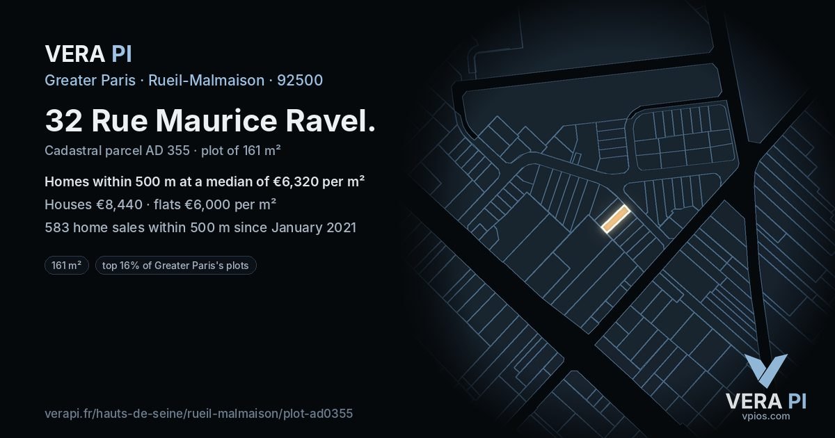 32 Rue Maurice Ravel, Rueil-Malmaison at night – the plot lit, the parcels around coloured by the prices near them