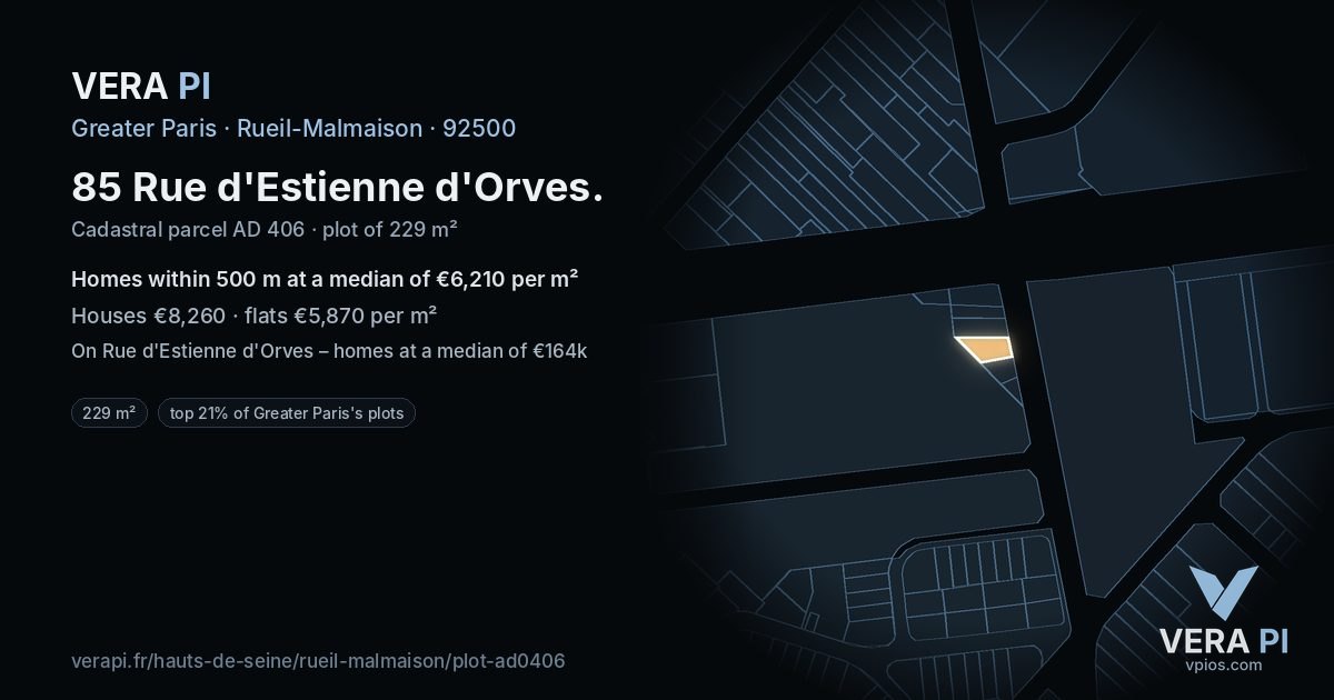 85 Rue d'Estienne d'Orves, Rueil-Malmaison at night – the plot lit, the parcels around coloured by the prices near them