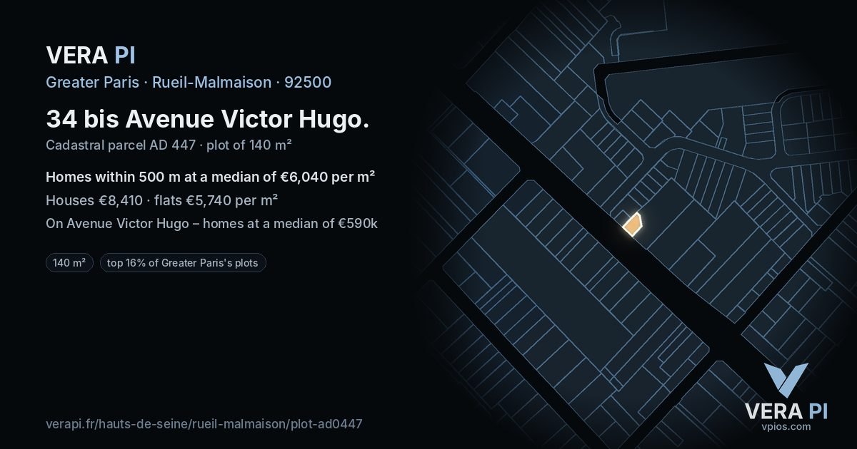34 bis Avenue Victor Hugo, Rueil-Malmaison at night – the plot lit, the parcels around coloured by the prices near them