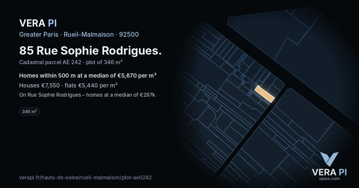 85 Rue Sophie Rodrigues, Rueil-Malmaison at night – the plot lit, the parcels around coloured by the prices near them