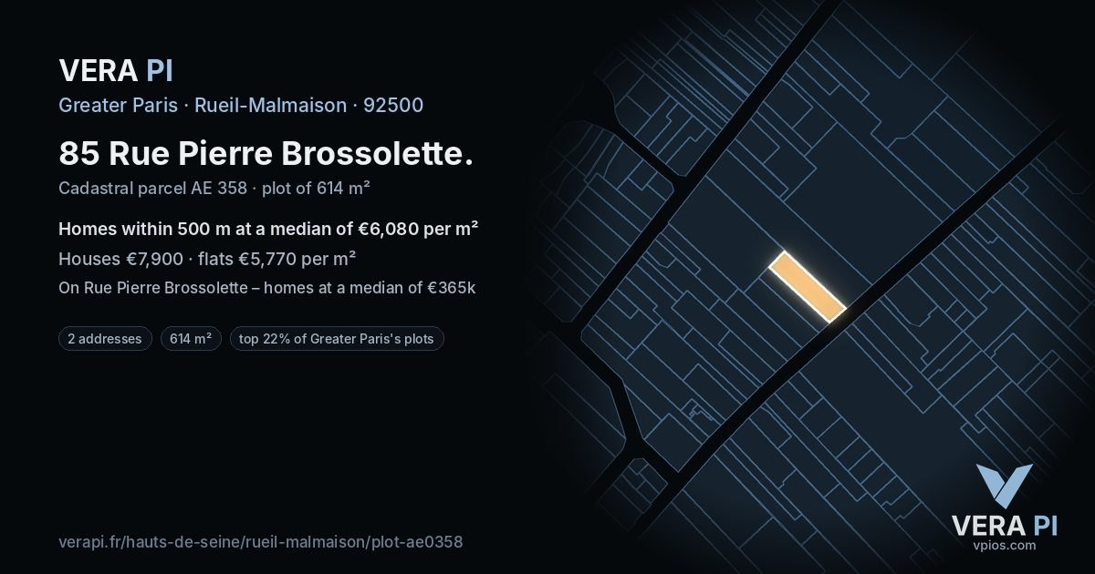 85 Rue Pierre Brossolette, Rueil-Malmaison at night – the plot lit, the parcels around coloured by the prices near them