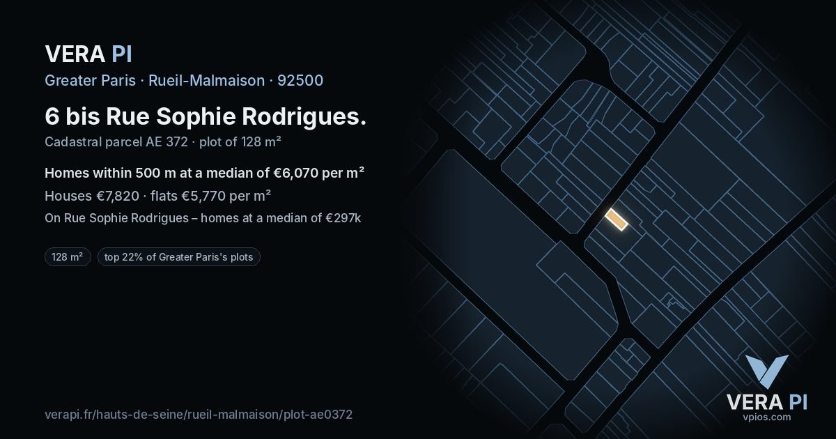 6 bis Rue Sophie Rodrigues, Rueil-Malmaison at night – the plot lit, the parcels around coloured by the prices near them