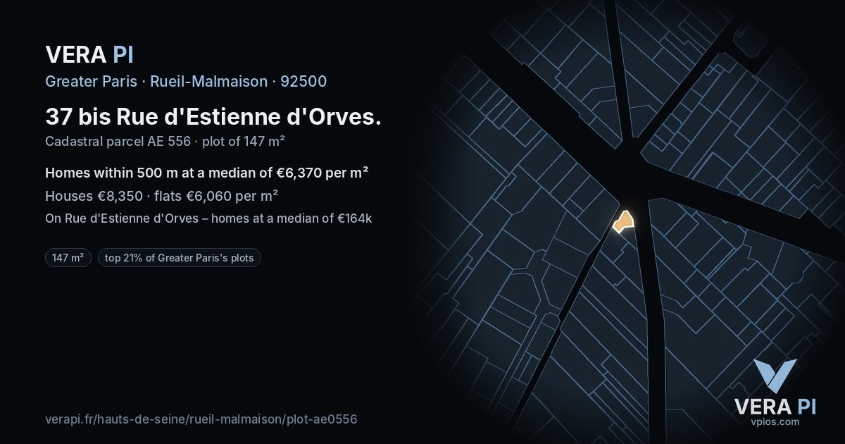 37 bis Rue d'Estienne d'Orves, Rueil-Malmaison at night – the plot lit, the parcels around coloured by the prices near them