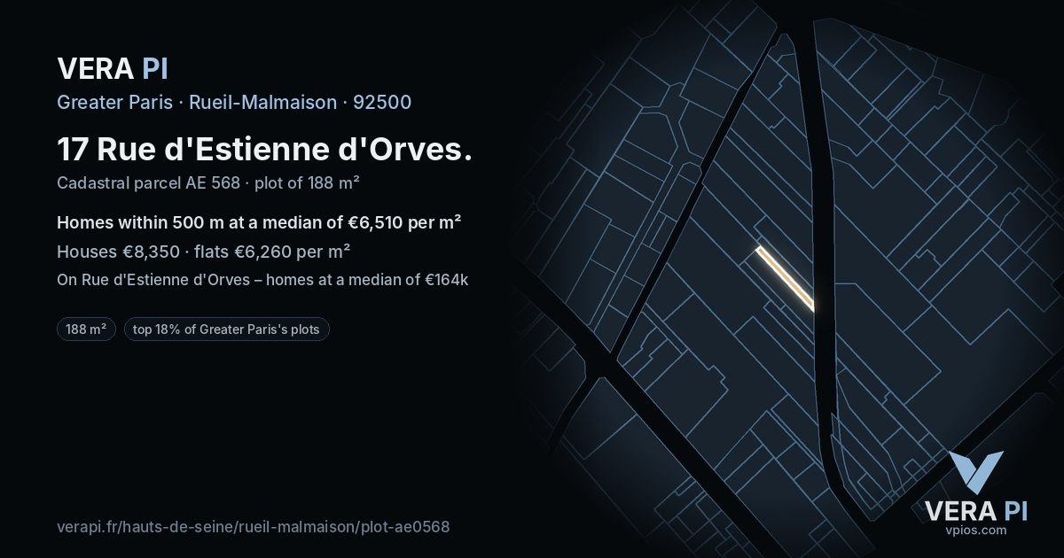 17 Rue d'Estienne d'Orves, Rueil-Malmaison at night – the plot lit, the parcels around coloured by the prices near them