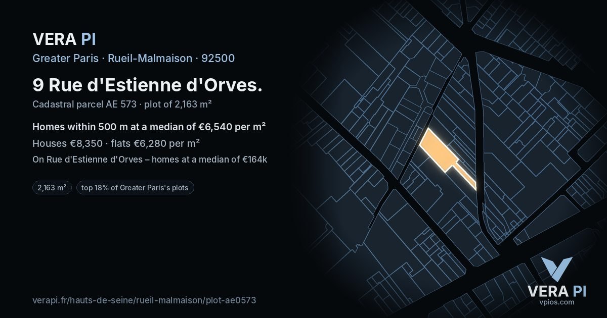 9 Rue d'Estienne d'Orves, Rueil-Malmaison at night – the plot lit, the parcels around coloured by the prices near them