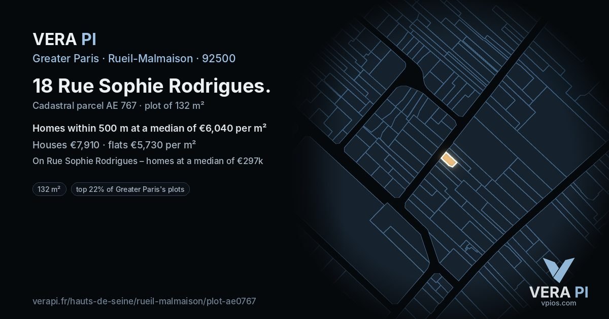 18 Rue Sophie Rodrigues, Rueil-Malmaison at night – the plot lit, the parcels around coloured by the prices near them