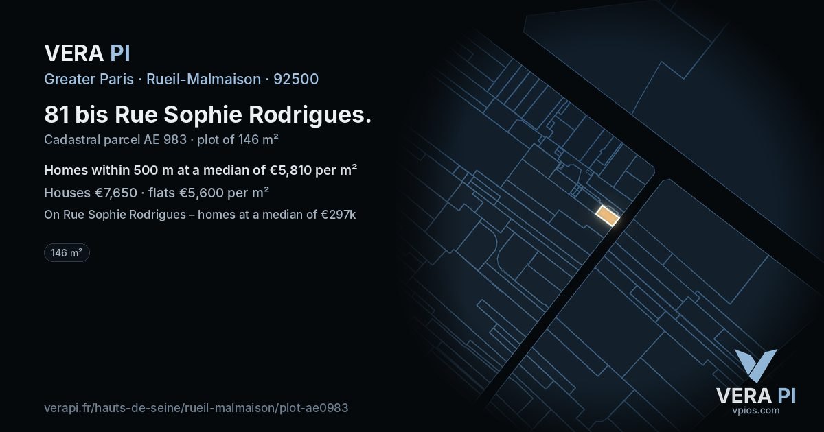 81 bis Rue Sophie Rodrigues, Rueil-Malmaison at night – the plot lit, the parcels around coloured by the prices near them