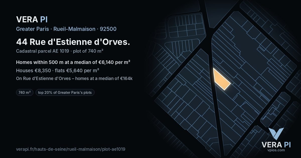 44 Rue d'Estienne d'Orves, Rueil-Malmaison at night – the plot lit, the parcels around coloured by the prices near them