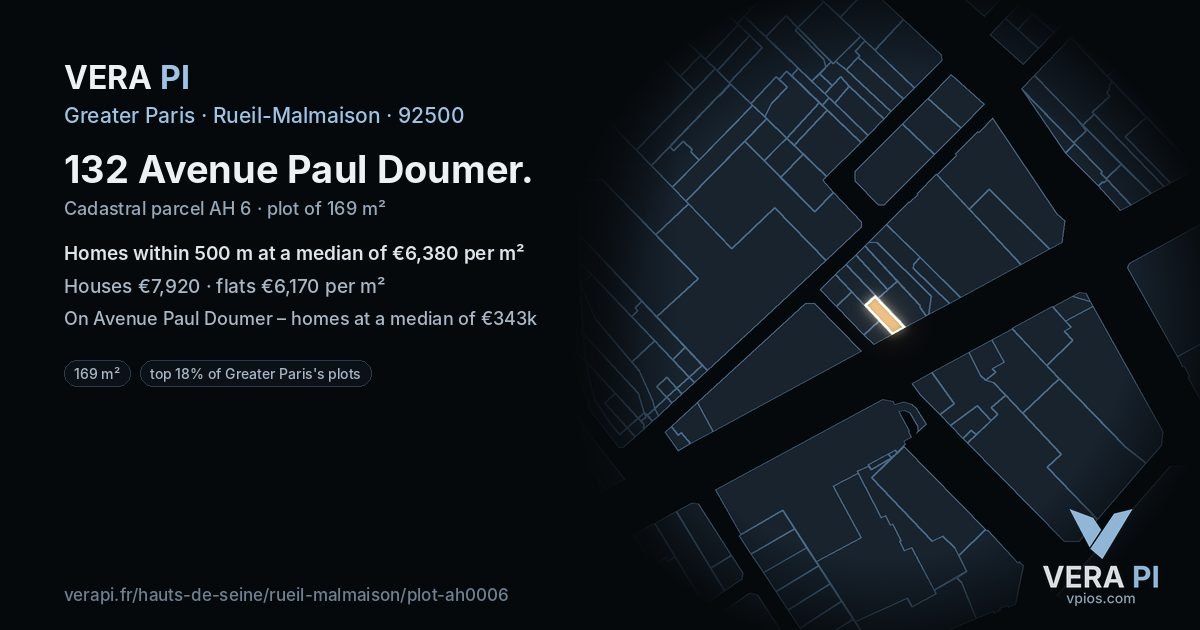 132 Avenue Paul Doumer, Rueil-Malmaison at night – the plot lit, the parcels around coloured by the prices near them