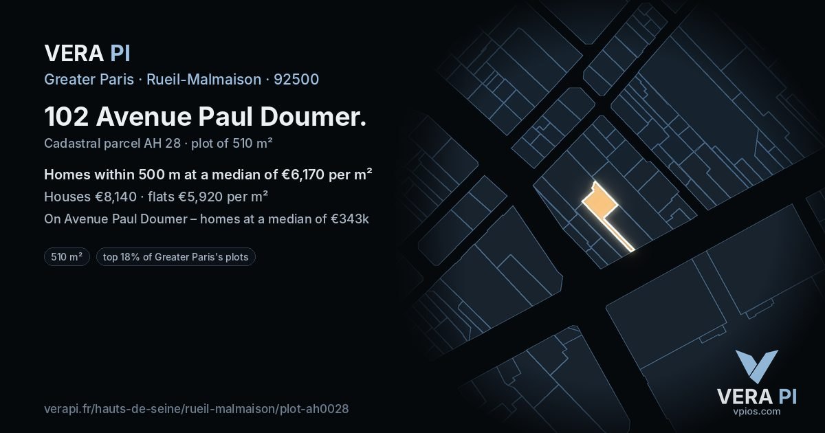 102 Avenue Paul Doumer, Rueil-Malmaison at night – the plot lit, the parcels around coloured by the prices near them