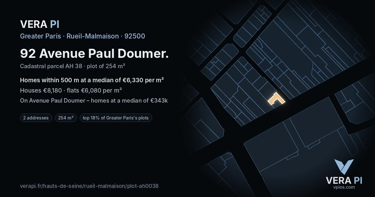 92 Avenue Paul Doumer, Rueil-Malmaison at night – the plot lit, the parcels around coloured by the prices near them