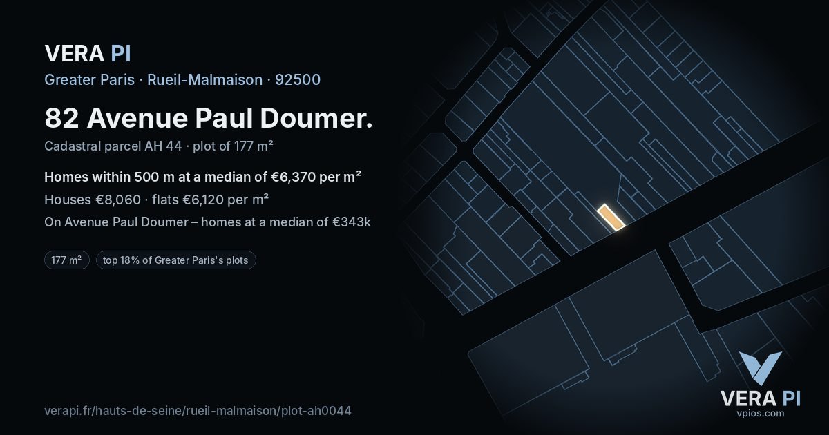 82 Avenue Paul Doumer, Rueil-Malmaison at night – the plot lit, the parcels around coloured by the prices near them