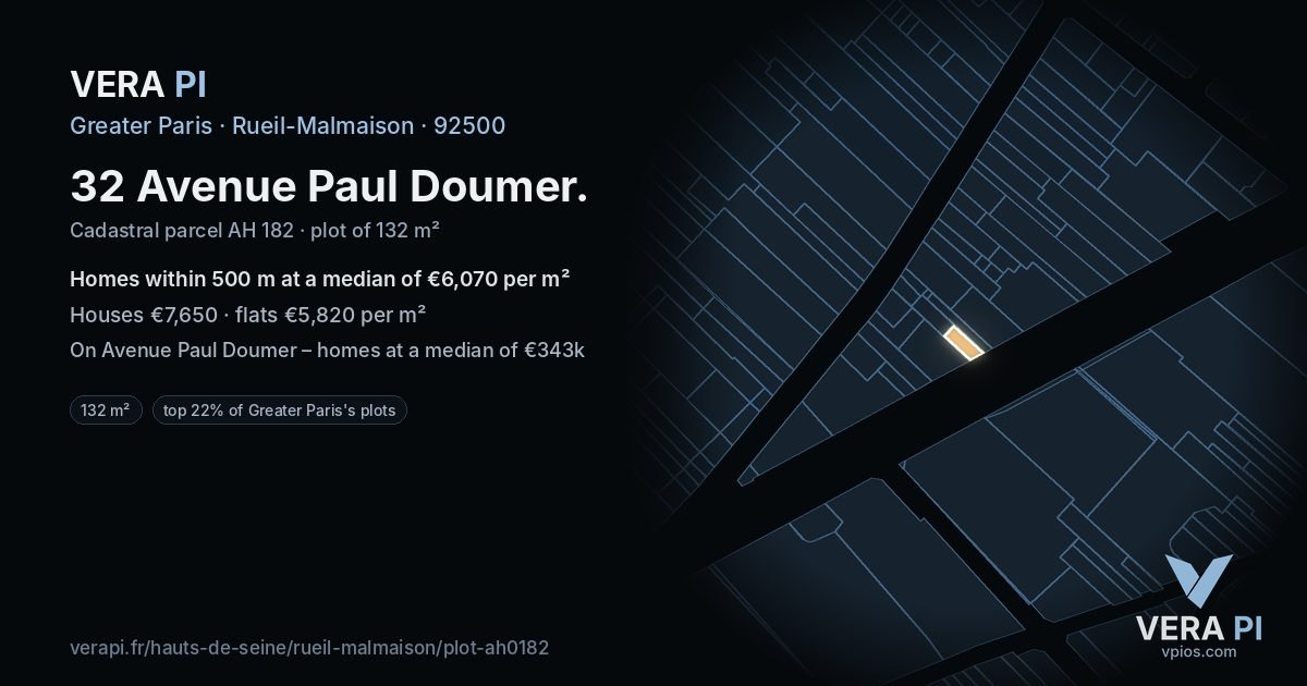 32 Avenue Paul Doumer, Rueil-Malmaison at night – the plot lit, the parcels around coloured by the prices near them