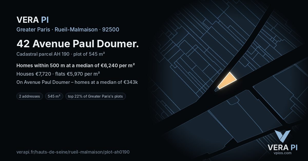 42 Avenue Paul Doumer, Rueil-Malmaison at night – the plot lit, the parcels around coloured by the prices near them